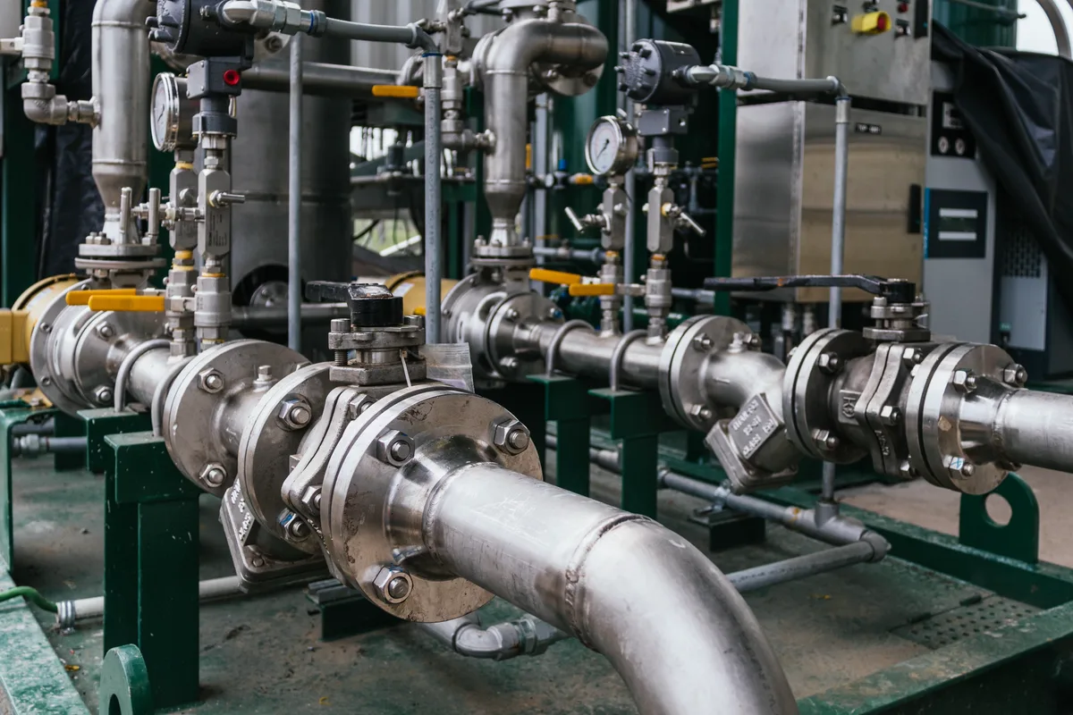 Industrial process piping, flanged valves and pressure instruments