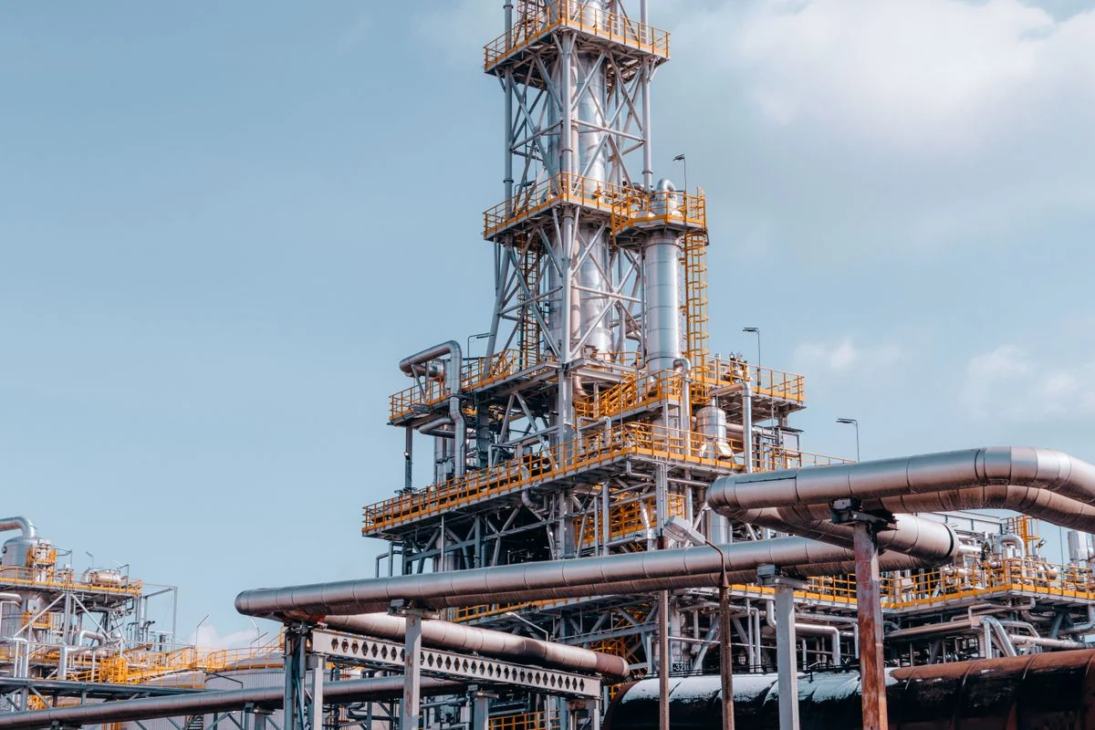 Oil refinery process towers and insulated pipelines